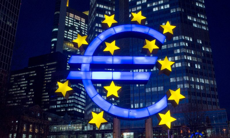 Euro falls 0.5% against dollar on ECB warning |Smart Currency Business
