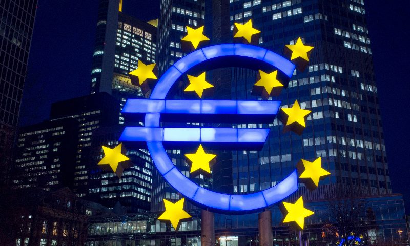 Euro falls 0.5% against dollar on ECB warning |Smart Currency Business