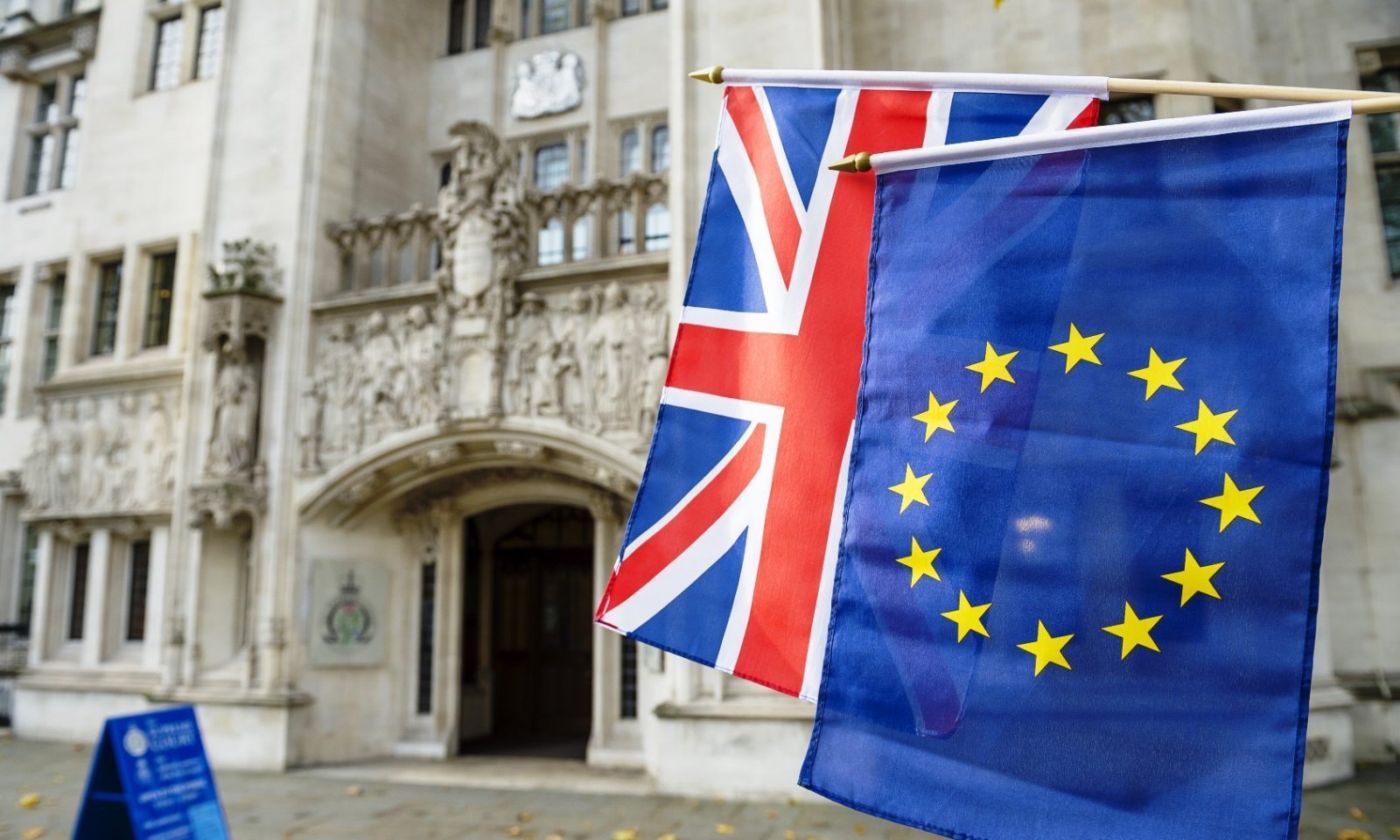 Euro gains, UK starts Supreme Court proceedings
