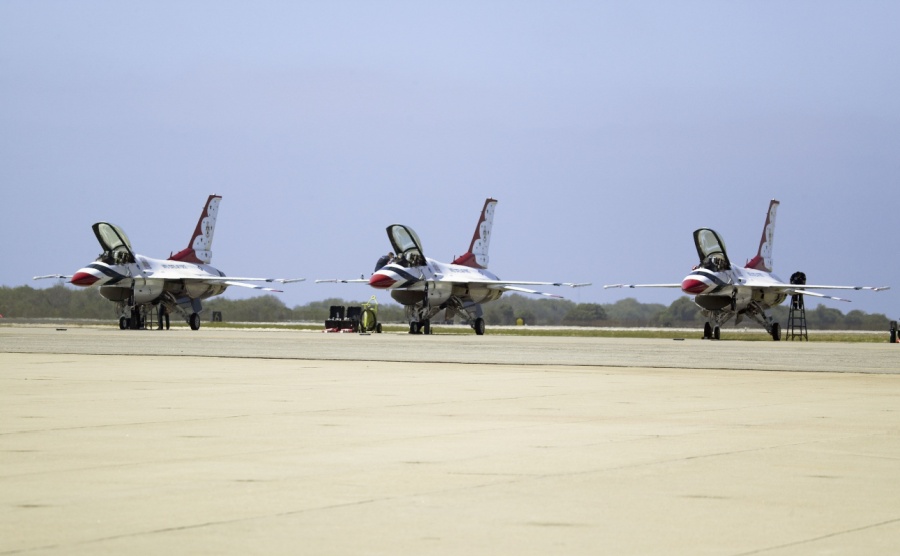 Sterling dips as ceasefire doubts rise