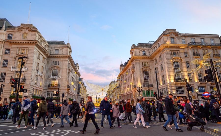 Shoppers and taxpayers boost sterling