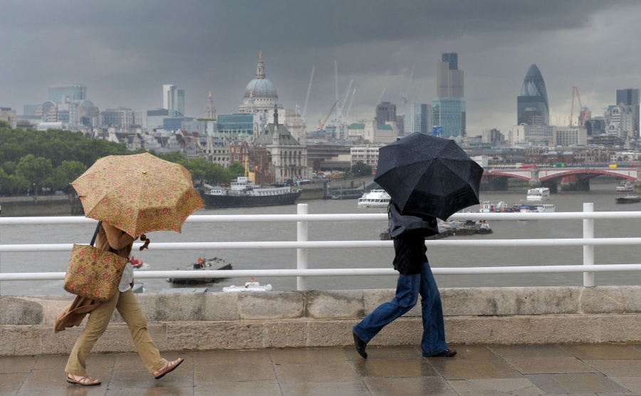 GDP growth fails to lift sterling’s gloom