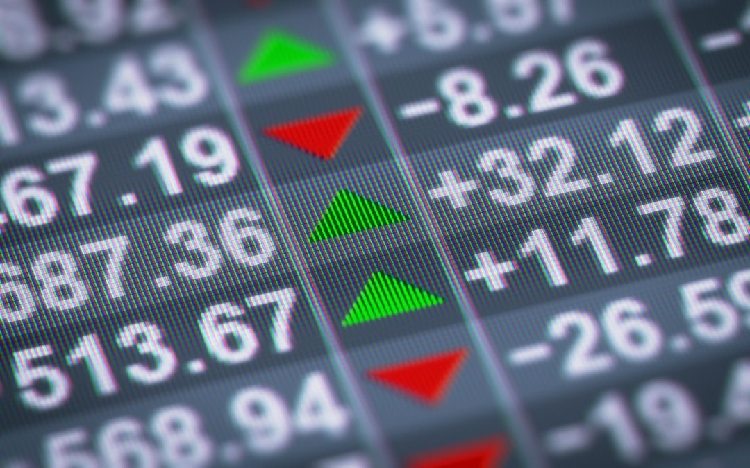 Currency market fluctuations caused by mixed results