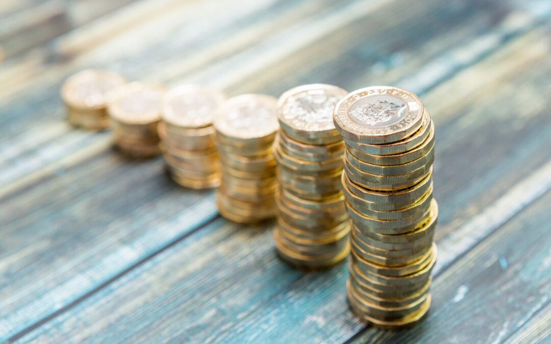 Pound soars on Fed interest rate hike and gas worries