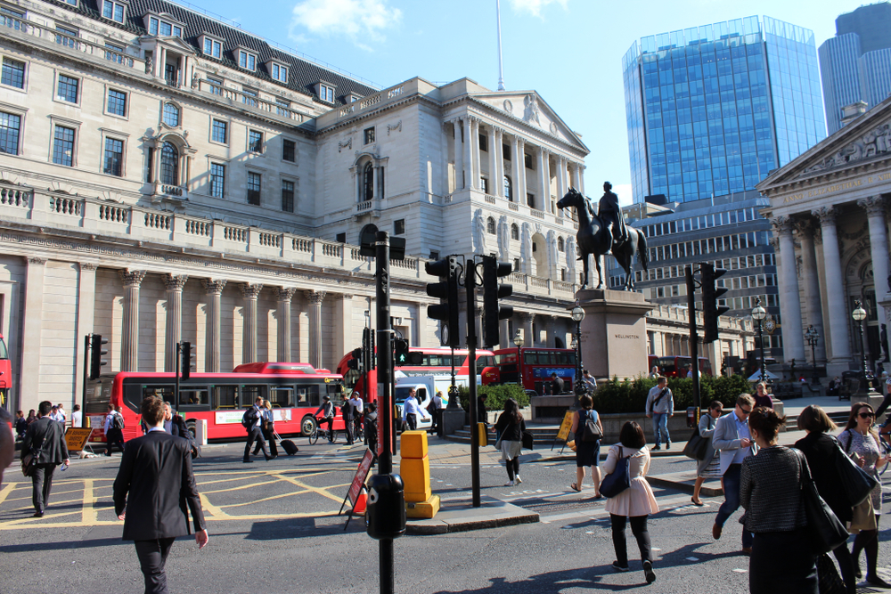 Bank’s dovish decision weakens sterling