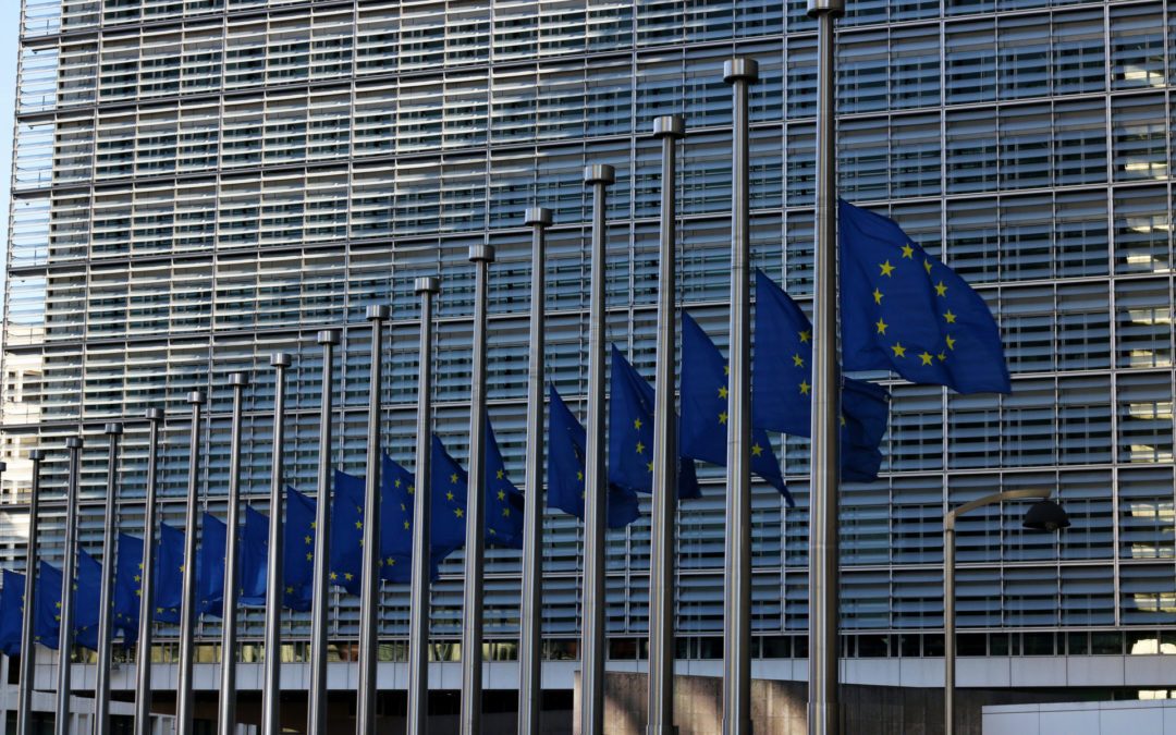 Pound down as UK holds talks in Brussels