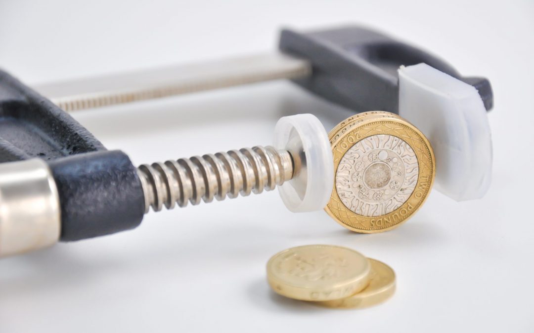 UK inflation unexpectedly drops to 2.6% and sterling weakens