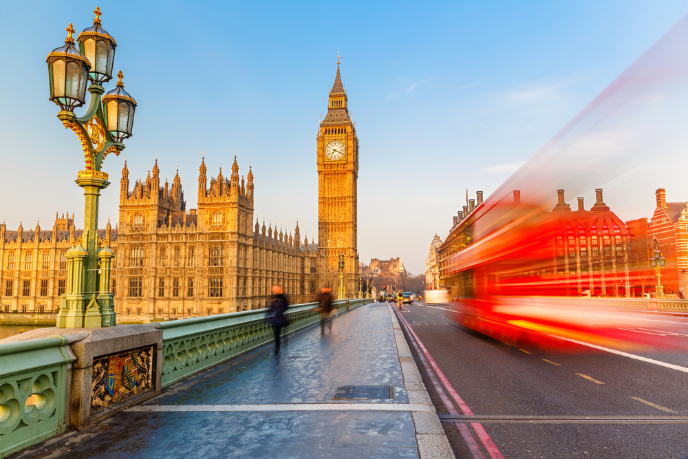 Sterling waits for moves on Starmer