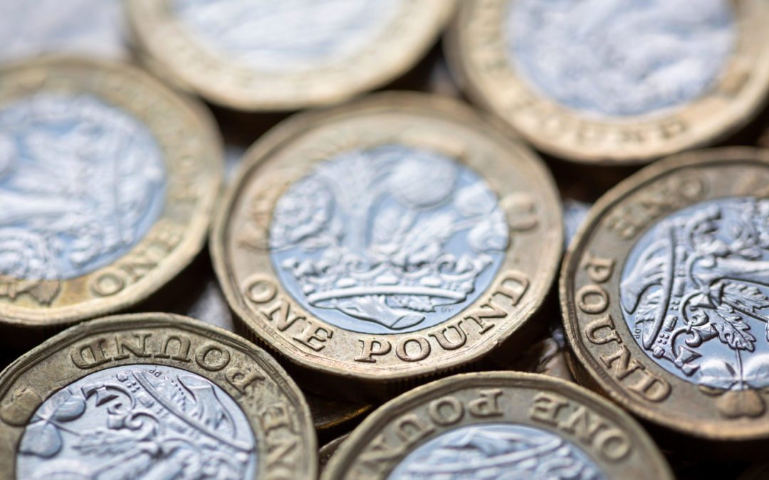 Pound weaker as government to seek hard Brexit deadline