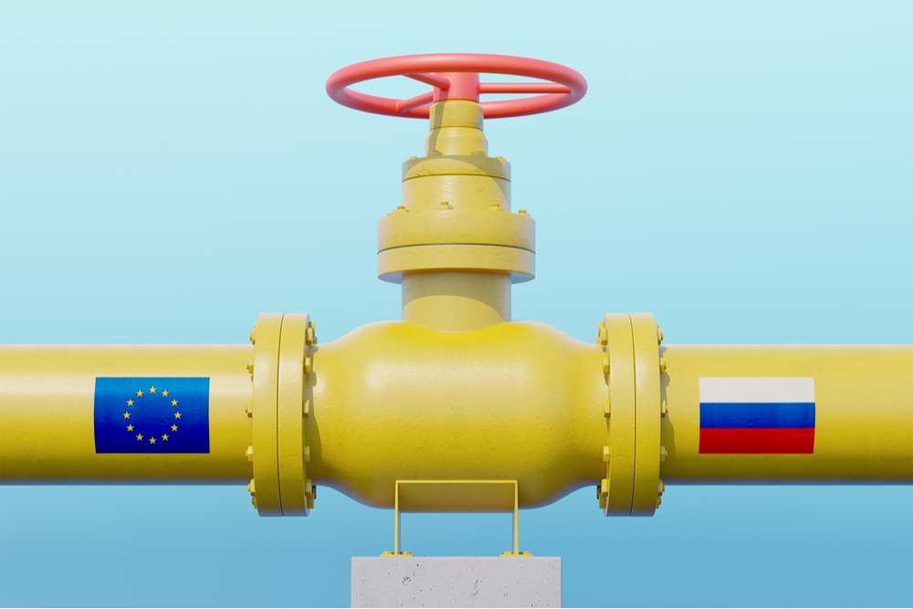Euro plummets as Russia announces new sanctions