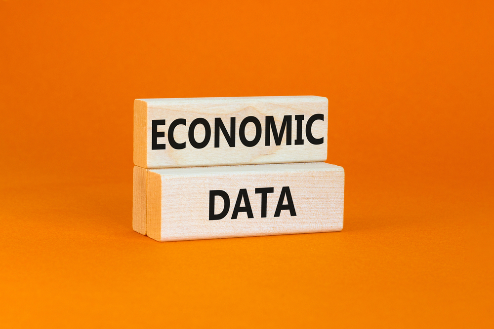 UK unemployment rate edges down but remains high overall