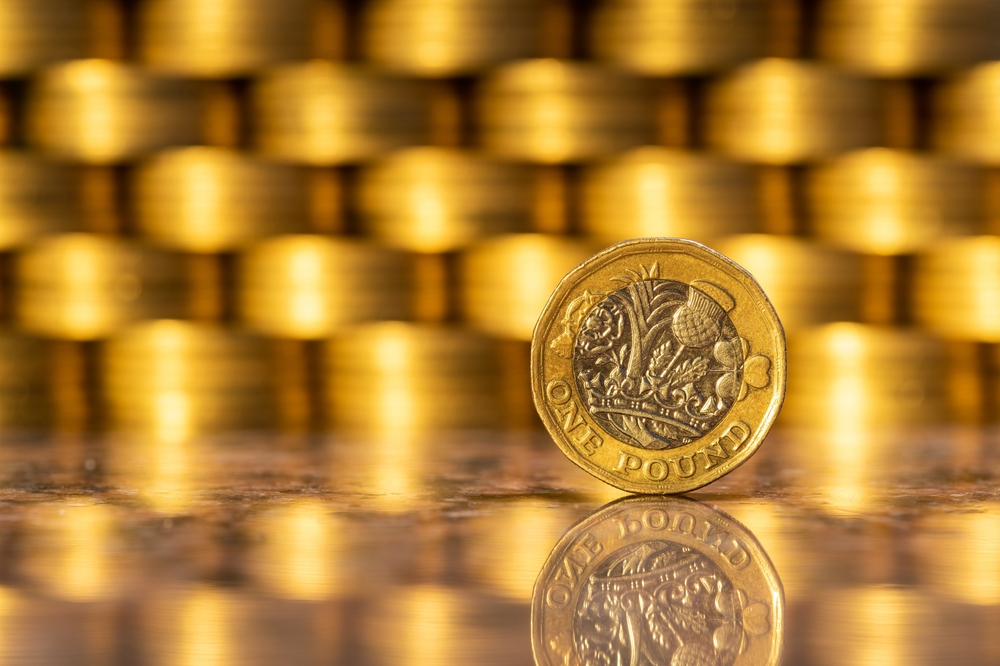 Pound regains footing ahead of crunch GDP report