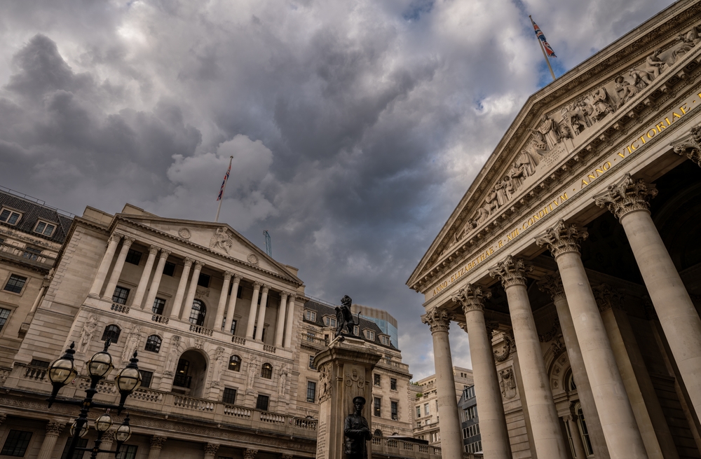 Pound weathers interest rate storms