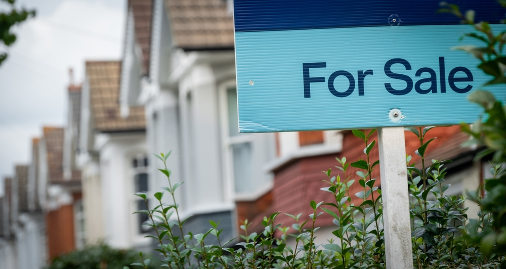 UK house prices rise, US job market contracts