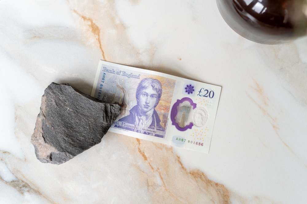 Pound stabilises as Trump declares ceasefire