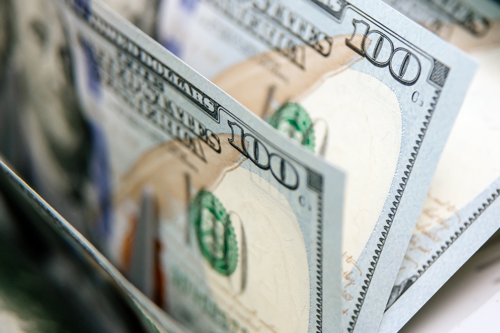 Pound makes up ground on US dollar