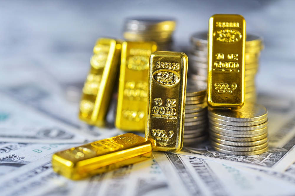 Dollar and gold climb as central bank head warns of “very serious danger” to world economy