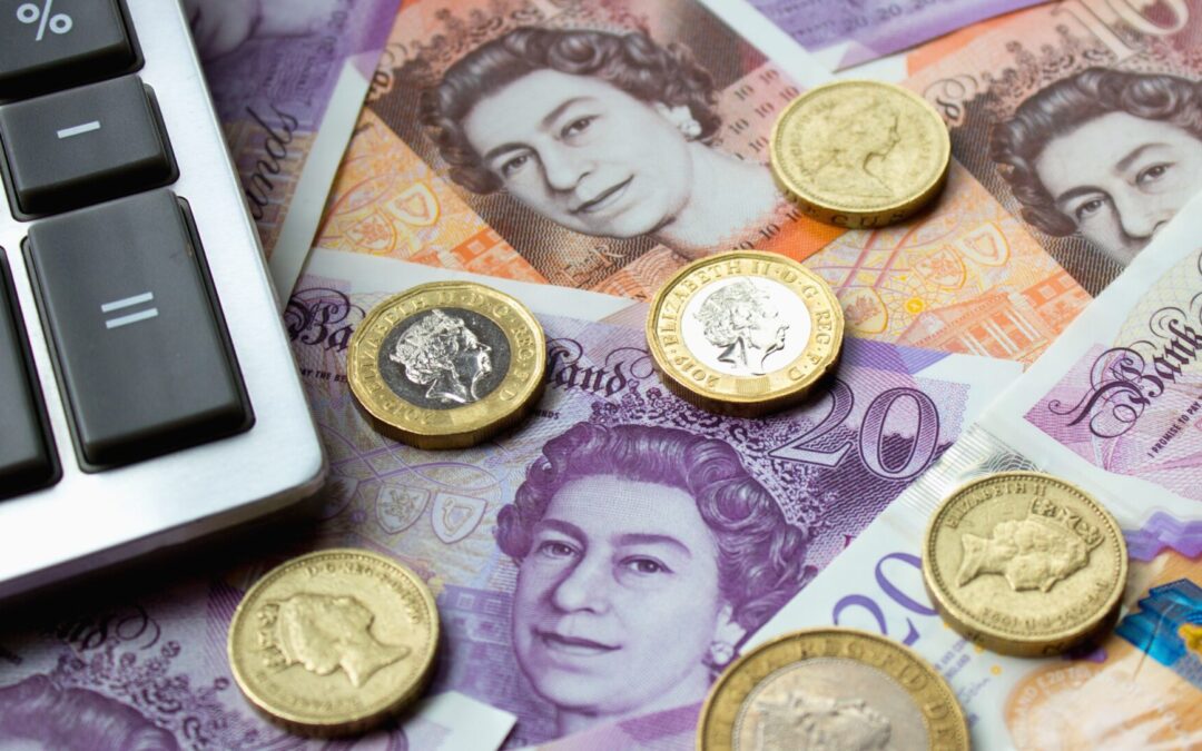 Oil relief splits pound, euro and dollar