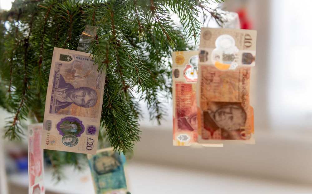 Pound extends gains after close Bank vote