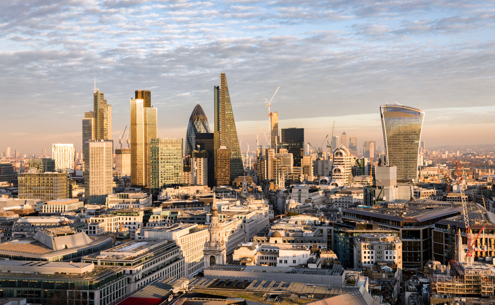 Pound stays strong as economy heats up