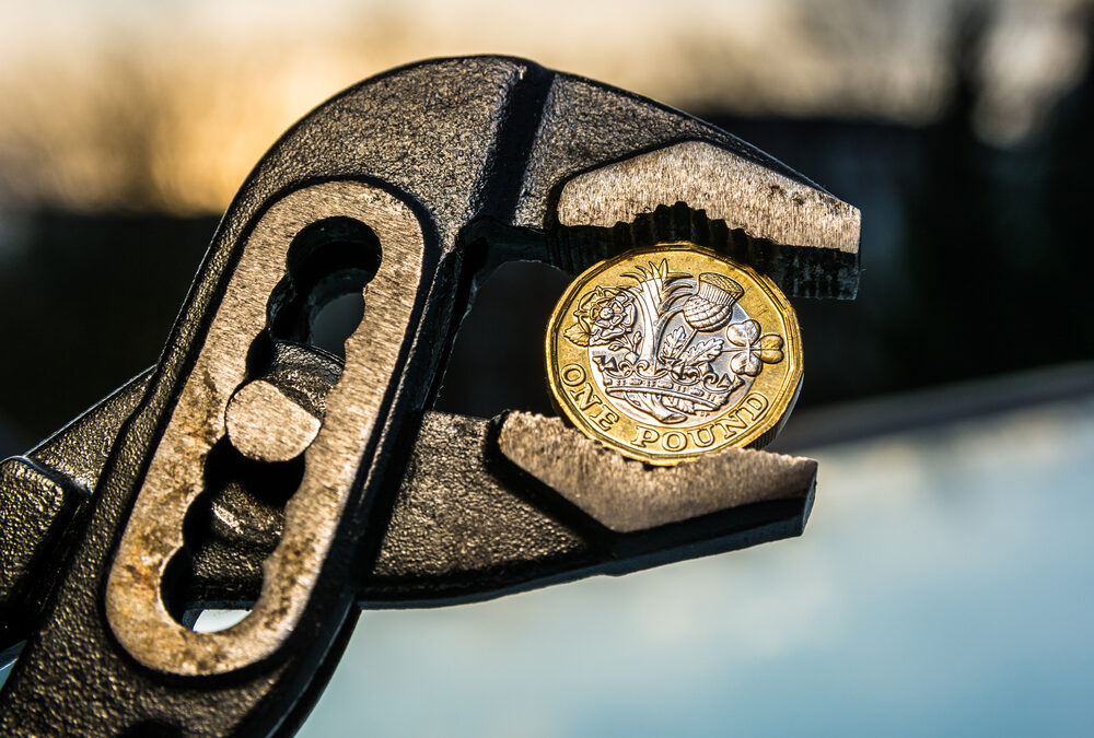 Pound under pressure, Fed enters holding pattern